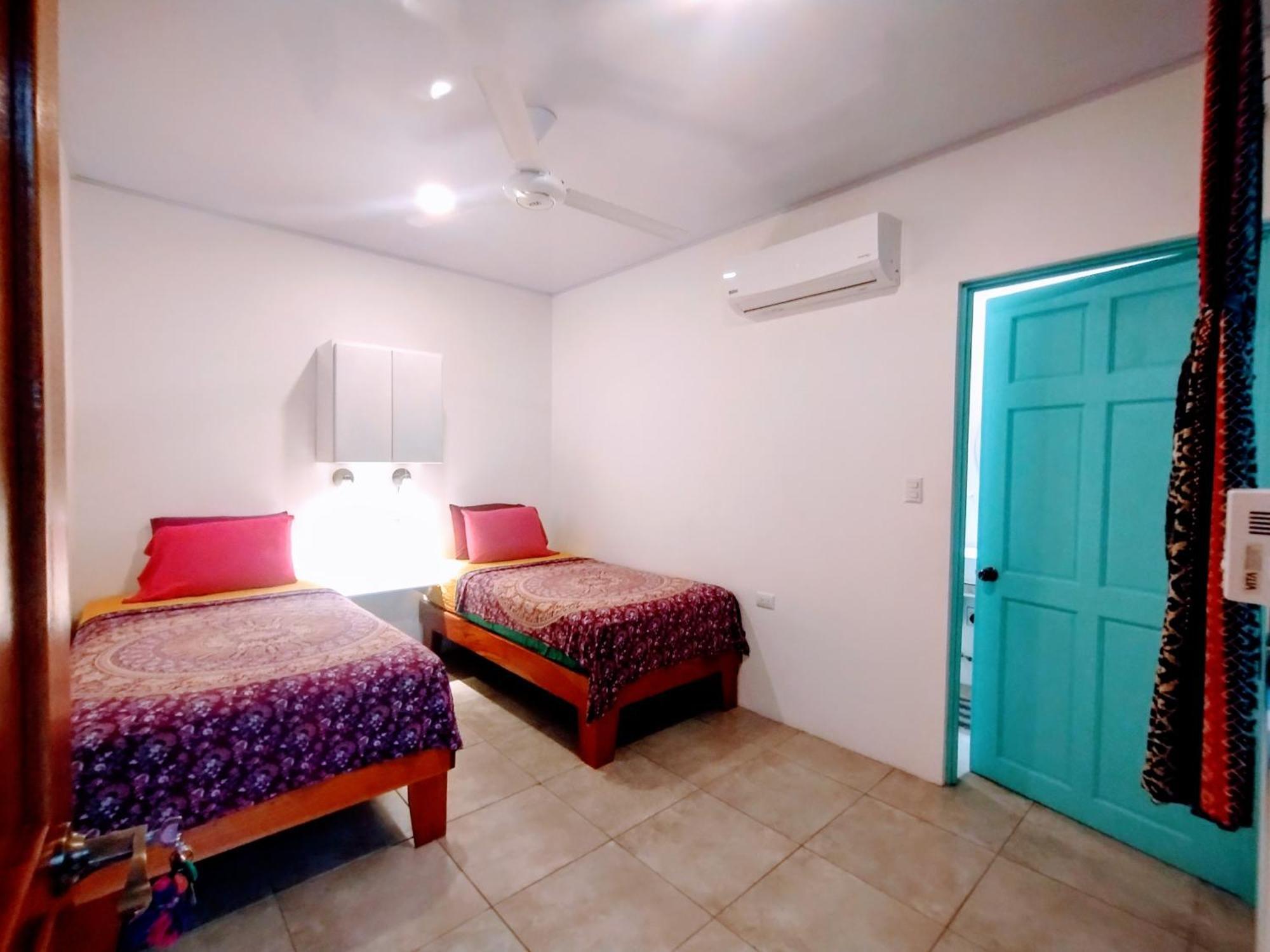 Casajungla Hostel Jaco Exterior photo